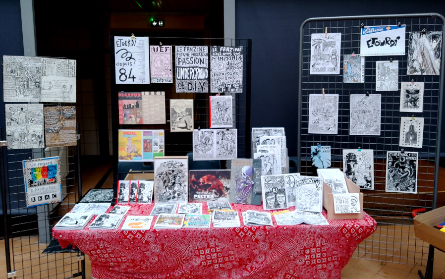 Castel-Comix sur le stand de l'Etourdi à l'Affaire TonnerreSol à Tonnerre